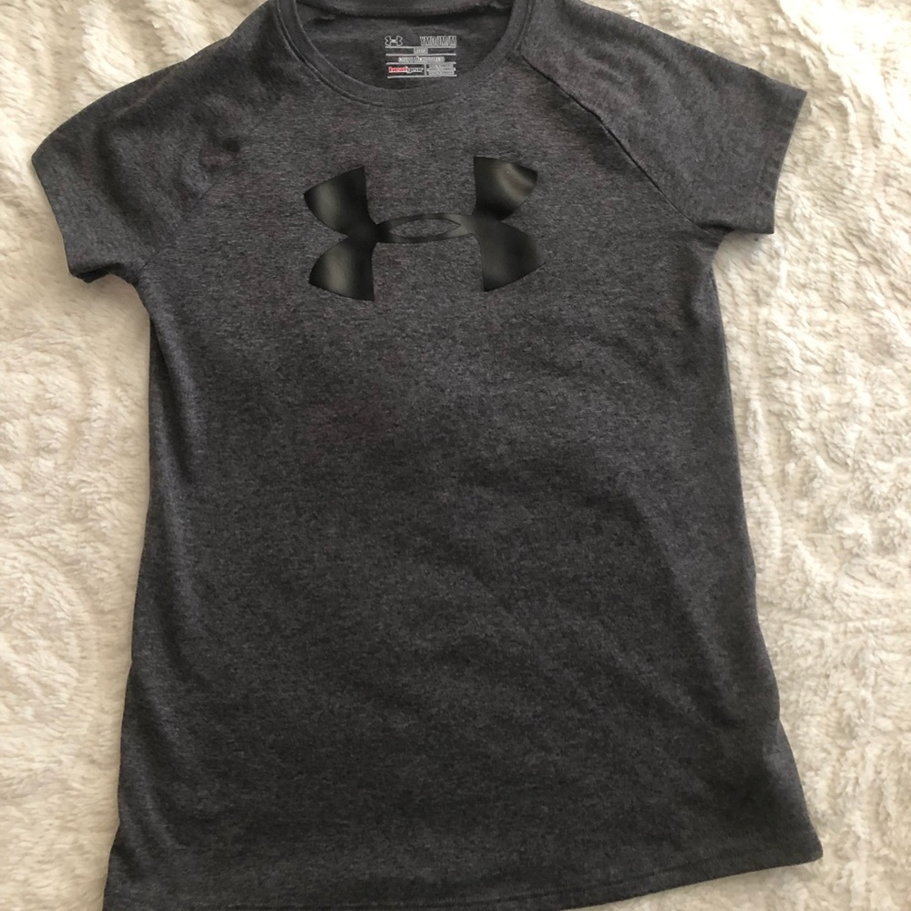 Youth under armour T-shirt